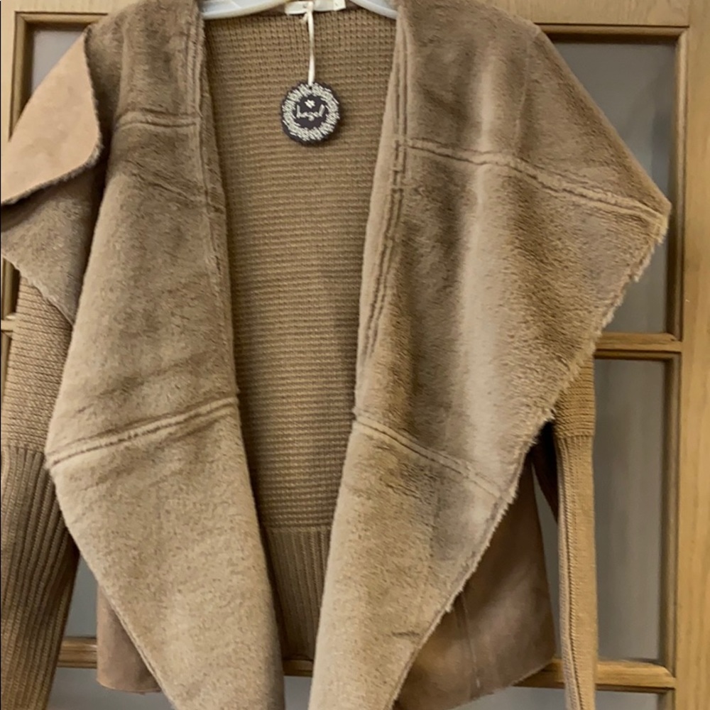 FabFitFun style sweater NWT